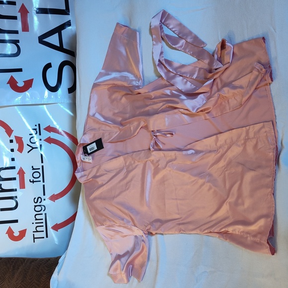 Robe - Picture 1 of 7